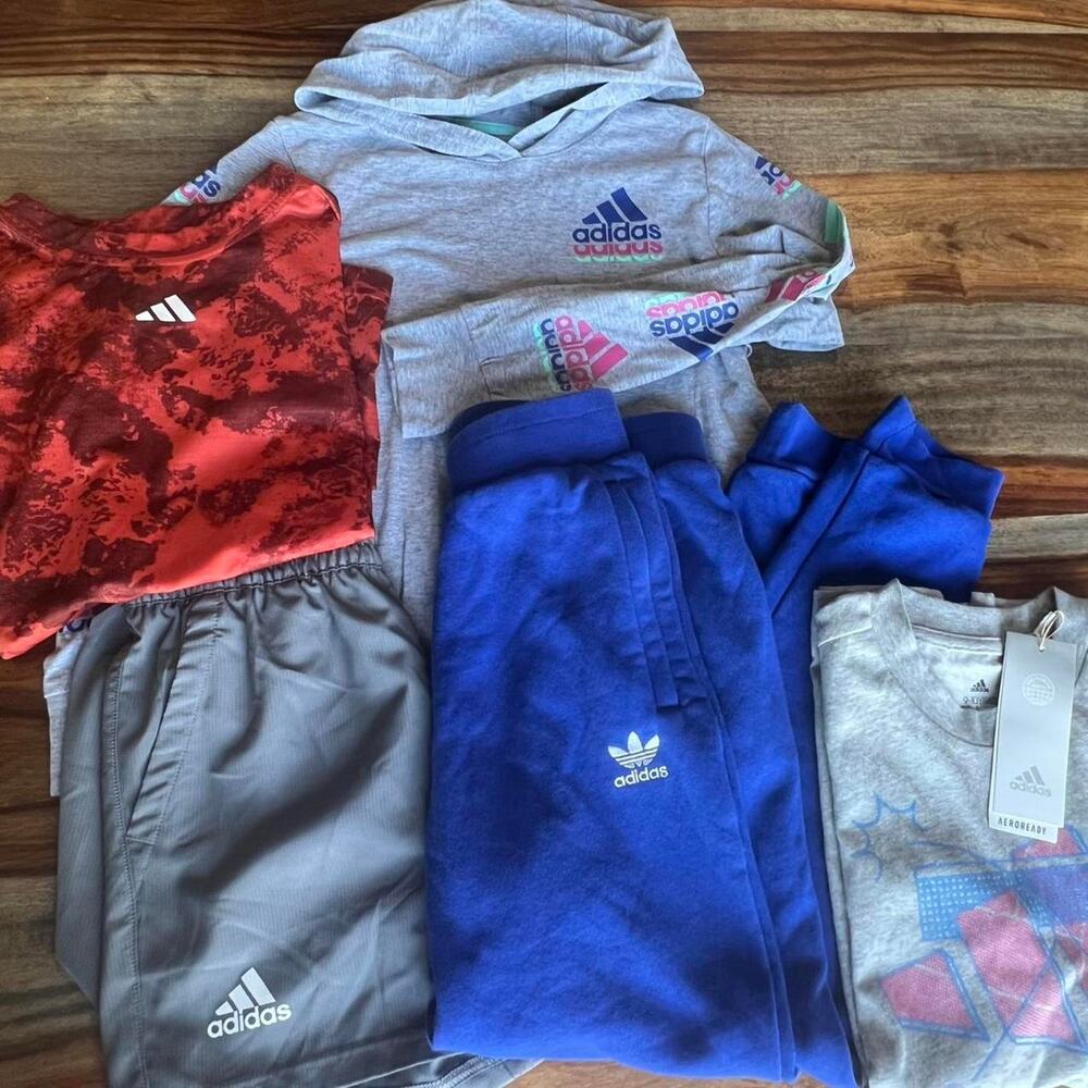 Adidas kids 5-piece bundle size small 9/10: Joggers, 3 t-shirts & 1 short